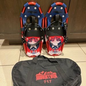 Child snowshoes with bag.  Max 50lbs